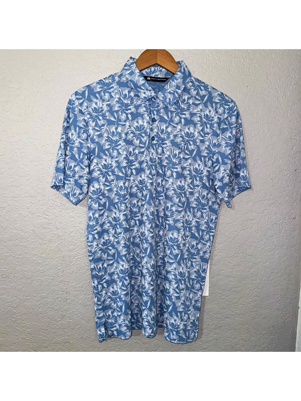 TravisMathew Blue Floral Golf Polo Medium Coastal Preppy Resort Shirt